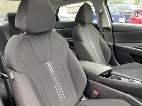 New 2025 Hyundai Elantra SEL image 10