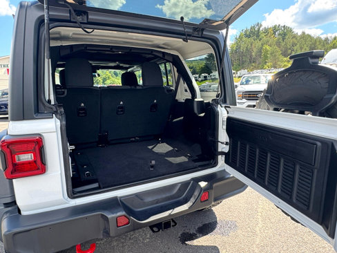 Used 2025 Jeep Wrangler Unlimited Rubicon image 27