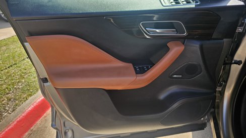 Used 2018 Jaguar F-PACE Portfolio image 28