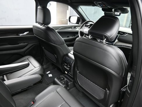 New 2025 Jeep Grand Cherokee L Limited w/ Black Appearance Package image 40