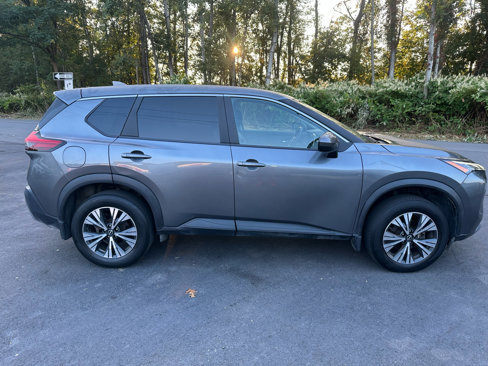 Used 2023 Nissan Rogue SV image 4