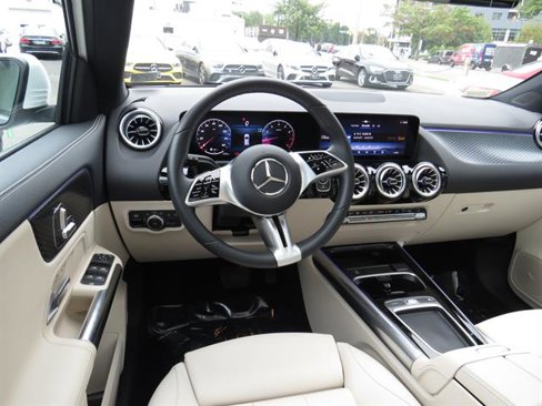 Certified 2025 Mercedes-Benz GLA 250 4MATIC image 10
