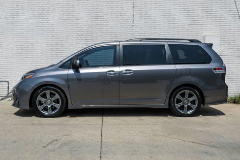 Used 2019 Toyota Sienna SE image 10