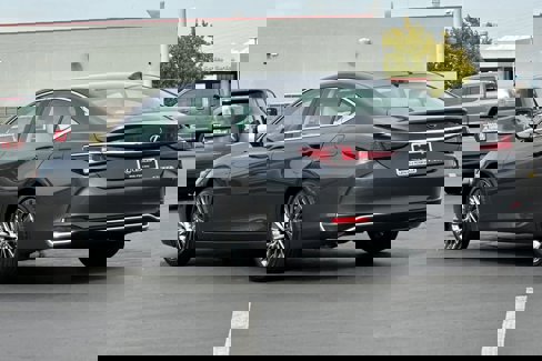 Certified 2025 Lexus ES 300h w/ Luxury Package image 7