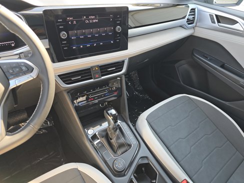 New 2025 Volkswagen Taos SE image 22