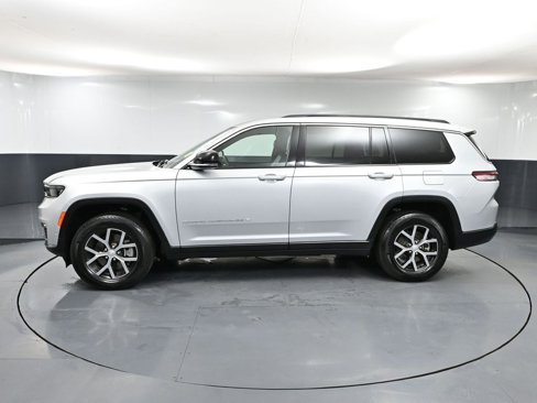 Used 2024 Jeep Grand Cherokee L Limited w/ Luxury Tech Group II image 11