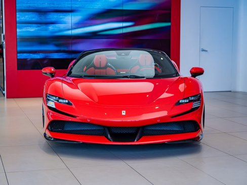 Used 2023 Ferrari SF90 Spider image 2