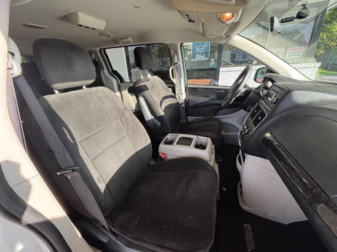 Used 2013 Dodge Grand Caravan SXT image 11