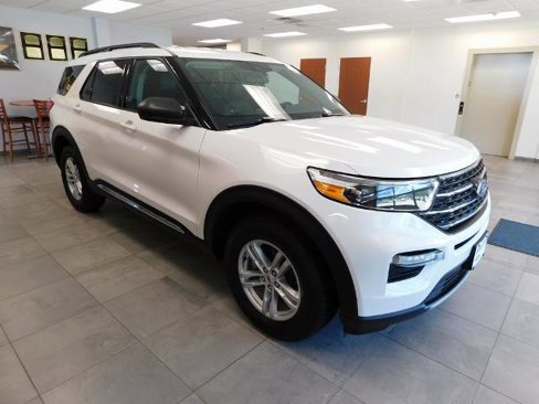 Certified 2023 Ford Explorer XLT w/ Equipment Group 202A image 5