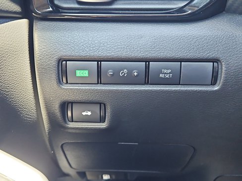 Used 2025 Nissan Sentra SV image 9