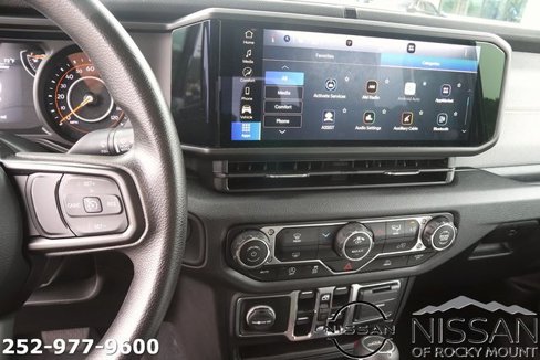 Used 2025 Jeep Gladiator Sport image 17