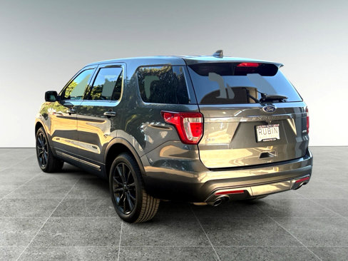 Used 2017 Ford Explorer XLT w/ Equipment Group 202A image 4
