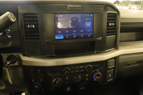 Used 2025 Ford F250 Lariat image 3