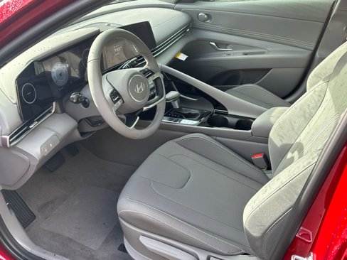 Certified 2025 Hyundai Elantra SEL image 9