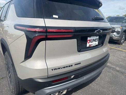 New 2026 Chevrolet Traverse Z71 image 8