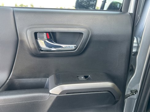 Used 2023 Toyota Tacoma TRD Off-Road w/ Technology Package image 33