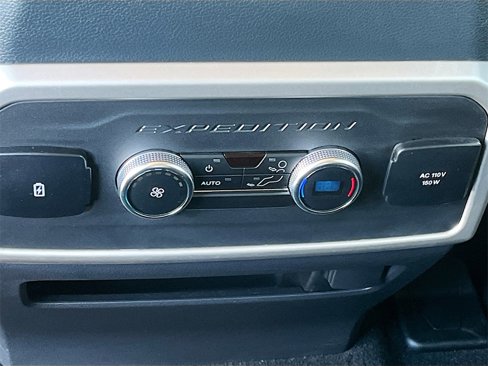 Used 2024 Ford Expedition Max XLT image 25