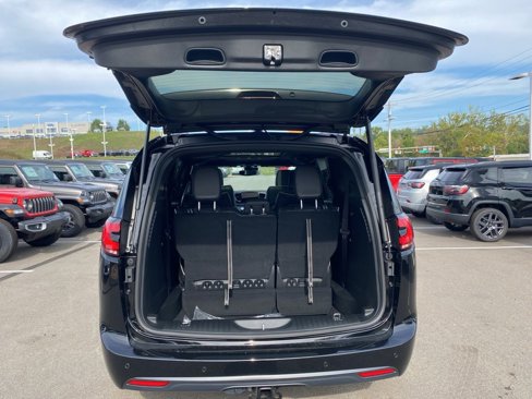 New 2026 Chrysler Pacifica Limited w/ S Appearance Package image 20