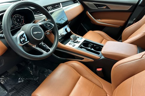 Used 2025 Jaguar F-PACE R-Dynamic S image 9