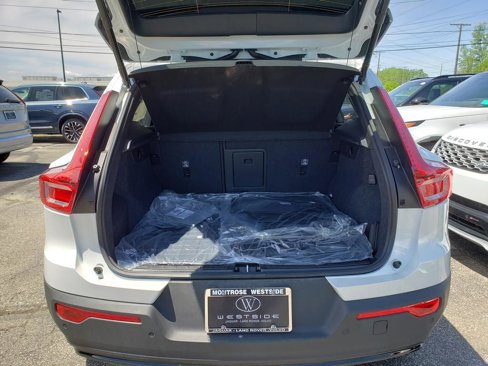 New 2025 Volvo XC40 B5 Plus w/ Protection Package Premier image 9