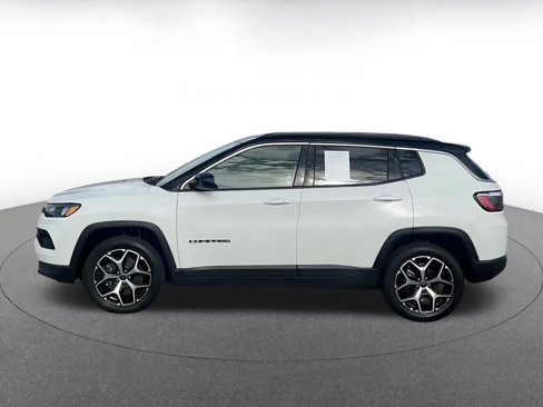 Used 2025 Jeep Compass Limited image 12