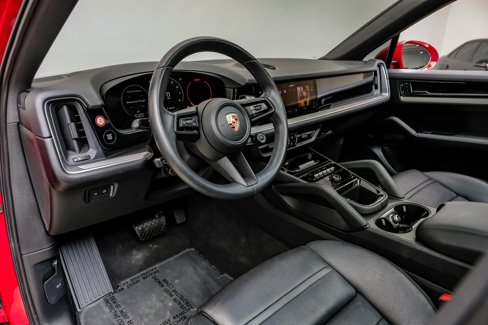 Used 2024 Porsche Cayenne Coupe image 3