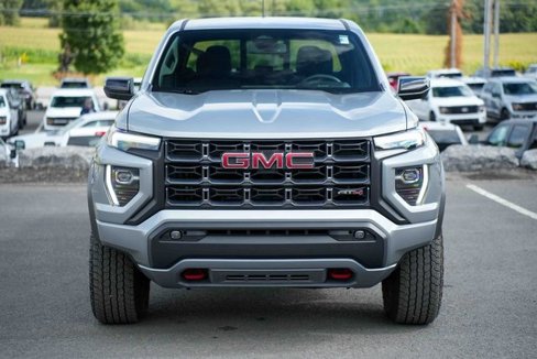 Used 2025 GMC Canyon AT4 image 2