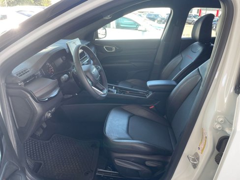 Used 2025 Jeep Compass Trailhawk image 25