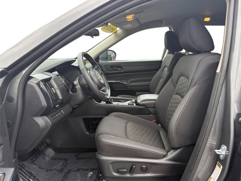 Used 2025 Nissan Pathfinder SV image 9