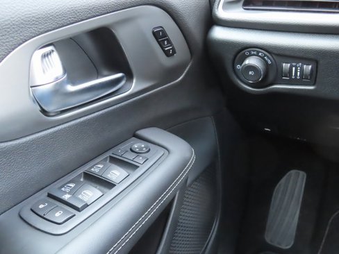 New 2026 Chrysler Pacifica Select image 30