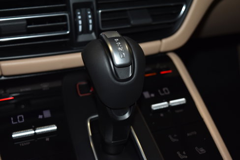 New 2026 Porsche Macan image 18