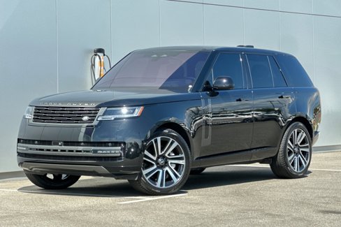 Used 2023 Land Rover Range Rover SE image 1