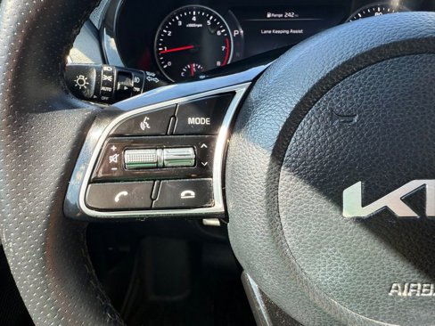 Used 2022 Kia Seltos SX w/ Sunroof Package image 30