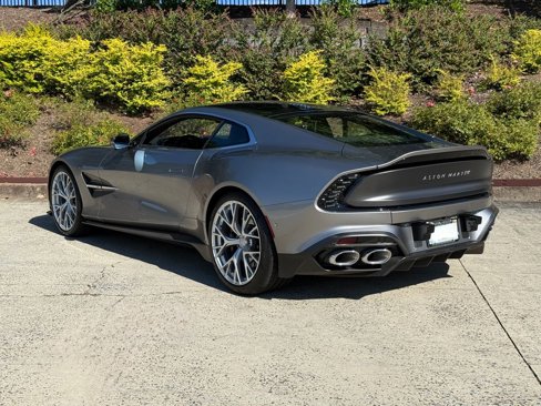 Used 2025 Aston Martin Vanquish image 2