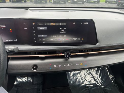 Used 2023 Nissan Ariya FWD image 19
