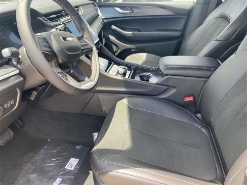 New 2025 Jeep Grand Cherokee L Altitude image 13