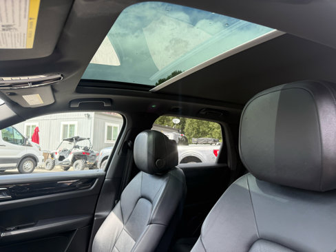 Used 2023 Porsche Cayenne image 10