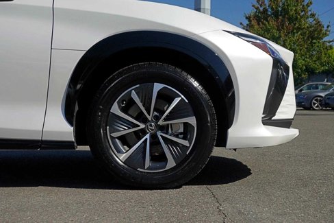 Used 2024 Lexus RZ 300e Premium image 9