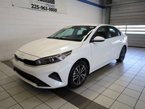 Used 2024 Kia Forte LXS image 2