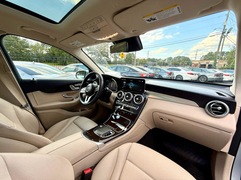Used 2022 Mercedes-Benz GLC 300 image 23