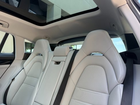 Used 2023 Porsche Panamera 4 w/ Premium Package image 27