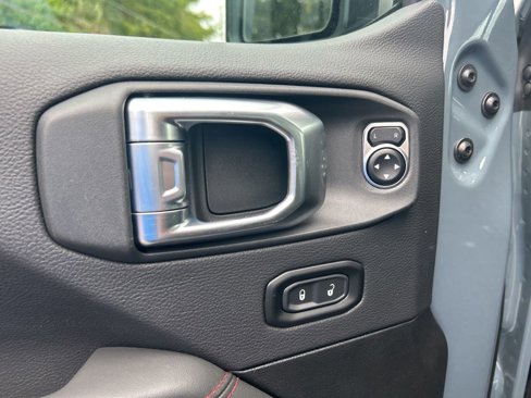 New 2025 Jeep Wrangler Unlimited Rubicon w/ Technology Group image 37