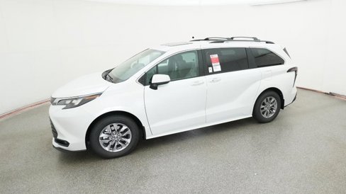 New 2025 Toyota Sienna XLE image 5