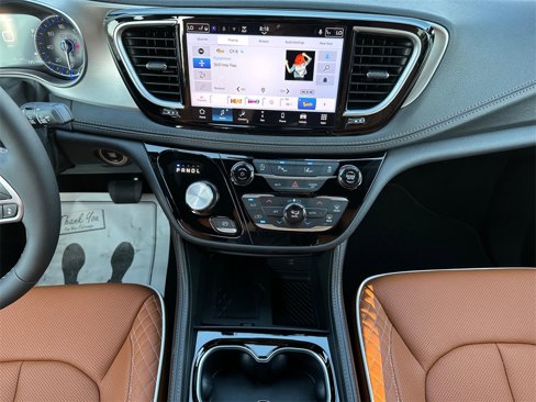 New 2026 Chrysler Pacifica Pinnacle image 16