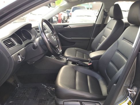 Used 2017 Volkswagen Jetta SE image 11