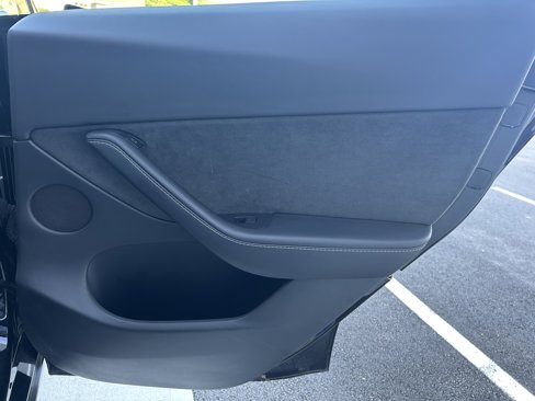 Used 2022 Tesla Model Y Long Range image 27