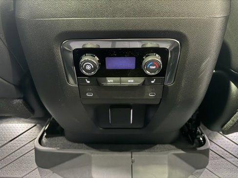 New 2026 Chevrolet Suburban High Country image 18