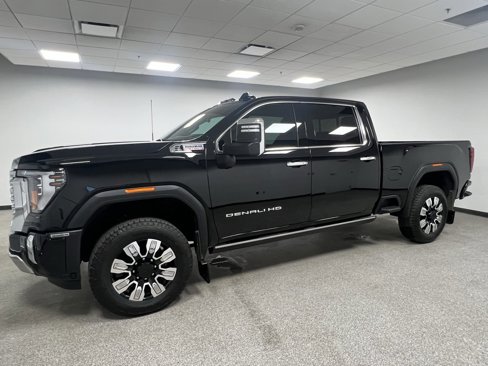Used 2024 GMC Sierra 3500 Denali w/ Technology Package image 7