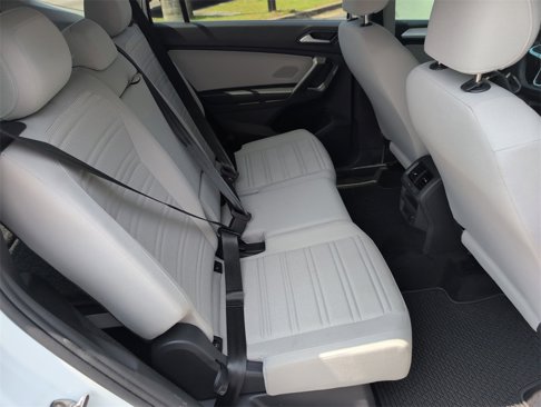 Used 2024 Volkswagen Tiguan S image 33