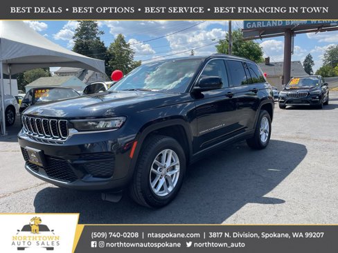 Used 2023 Jeep Grand Cherokee Laredo image 1